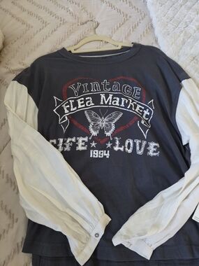 Vintage Flea Market Graphic Pullover with Contrast Sleeves